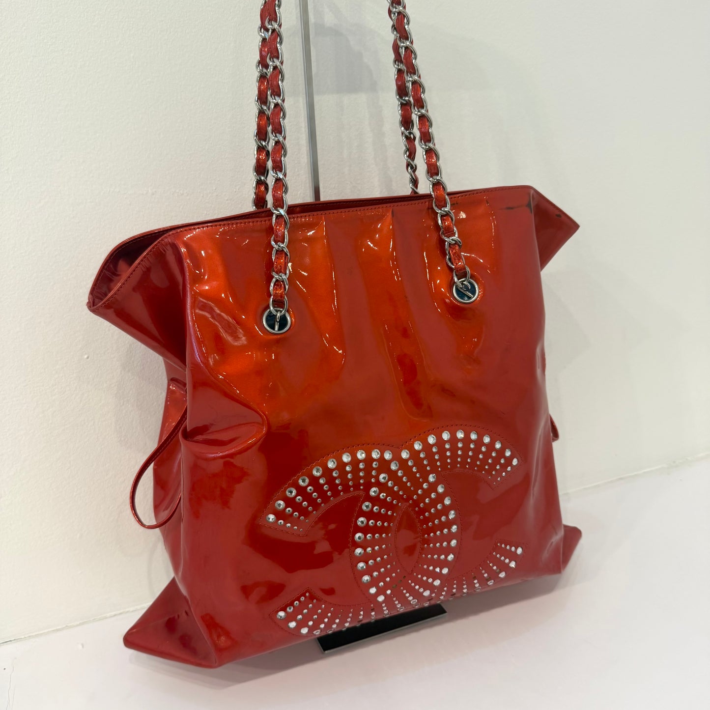 Chanel 2009 Red Patent Leather Strass Bon Logo Shoulder Bag