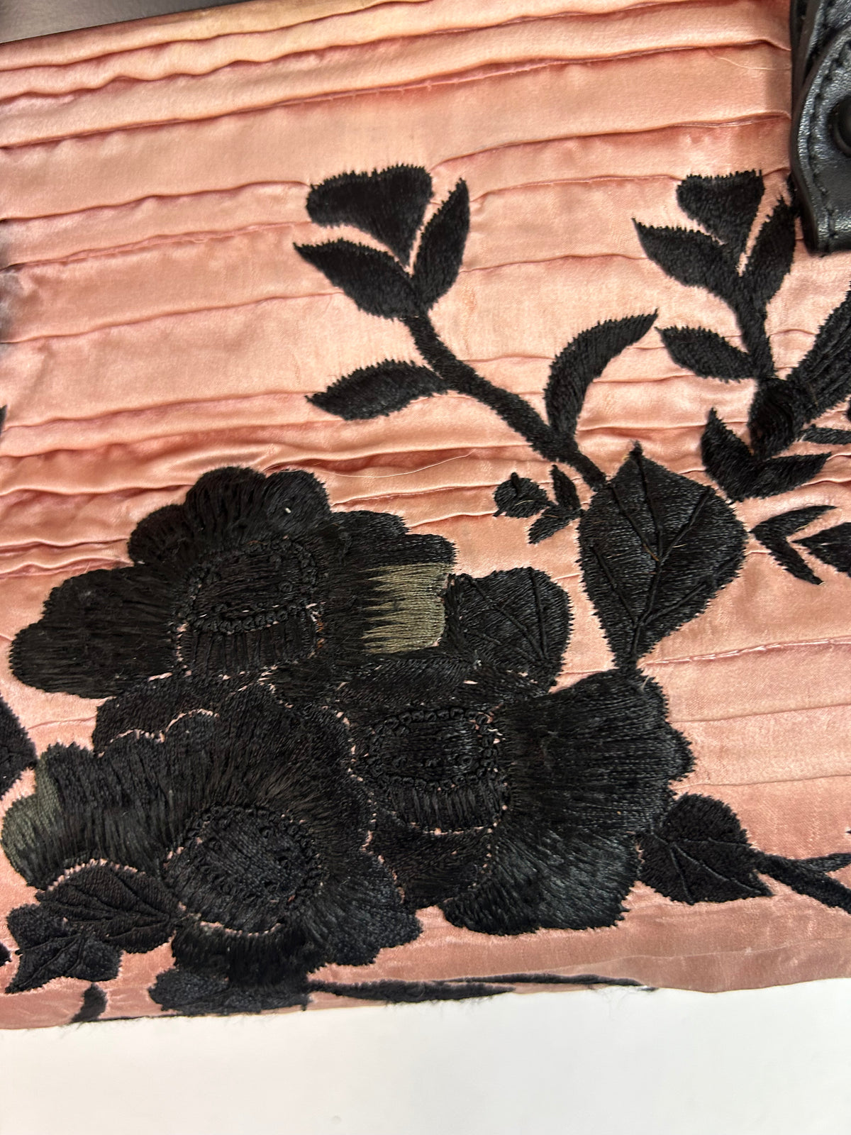 RARE Gucci 2003 Pink Satin & Leather Embroidered Flower Kimono Bamboo Handle