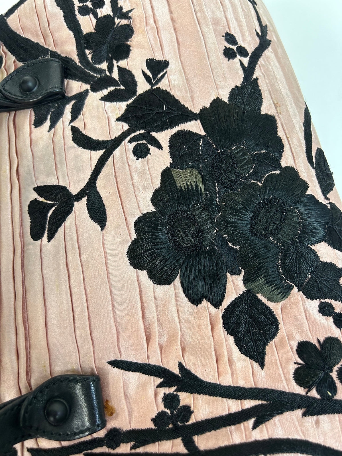 RARE Gucci 2003 Pink Satin & Leather Embroidered Flower Kimono Bamboo Handle