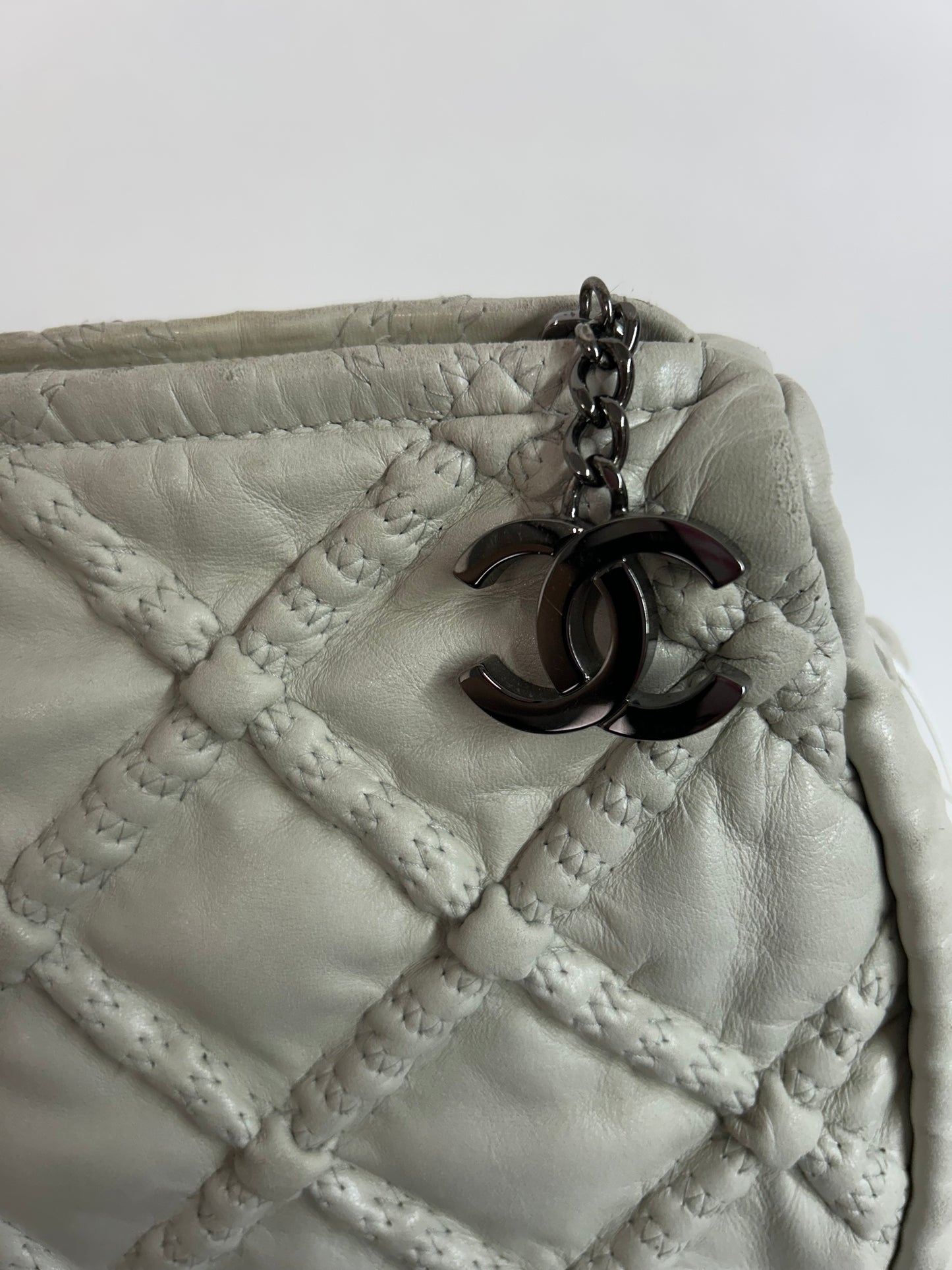 Chanel 2006 Cream Lambskin Leather Hidden Chain Hobo Quilted Bag