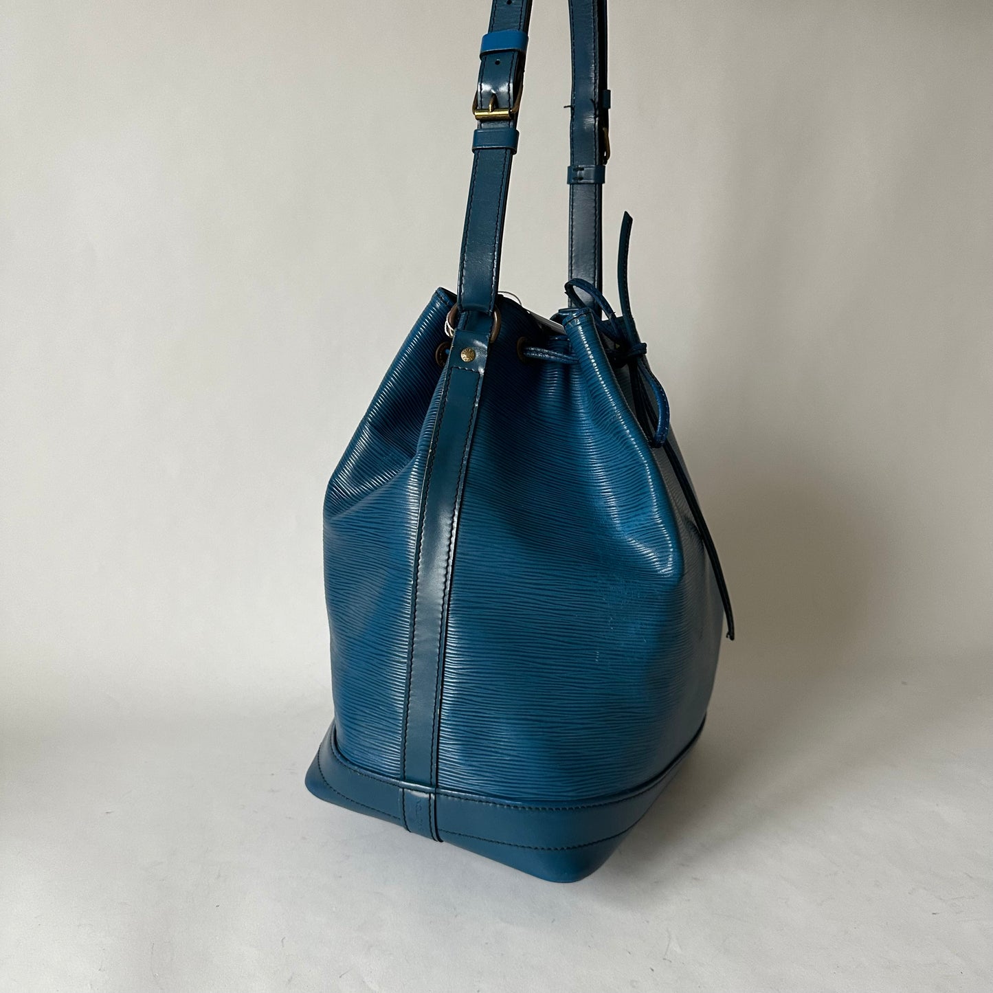 Louis Vuitton Toledo Blue Epi Bucket GM Bag 1990