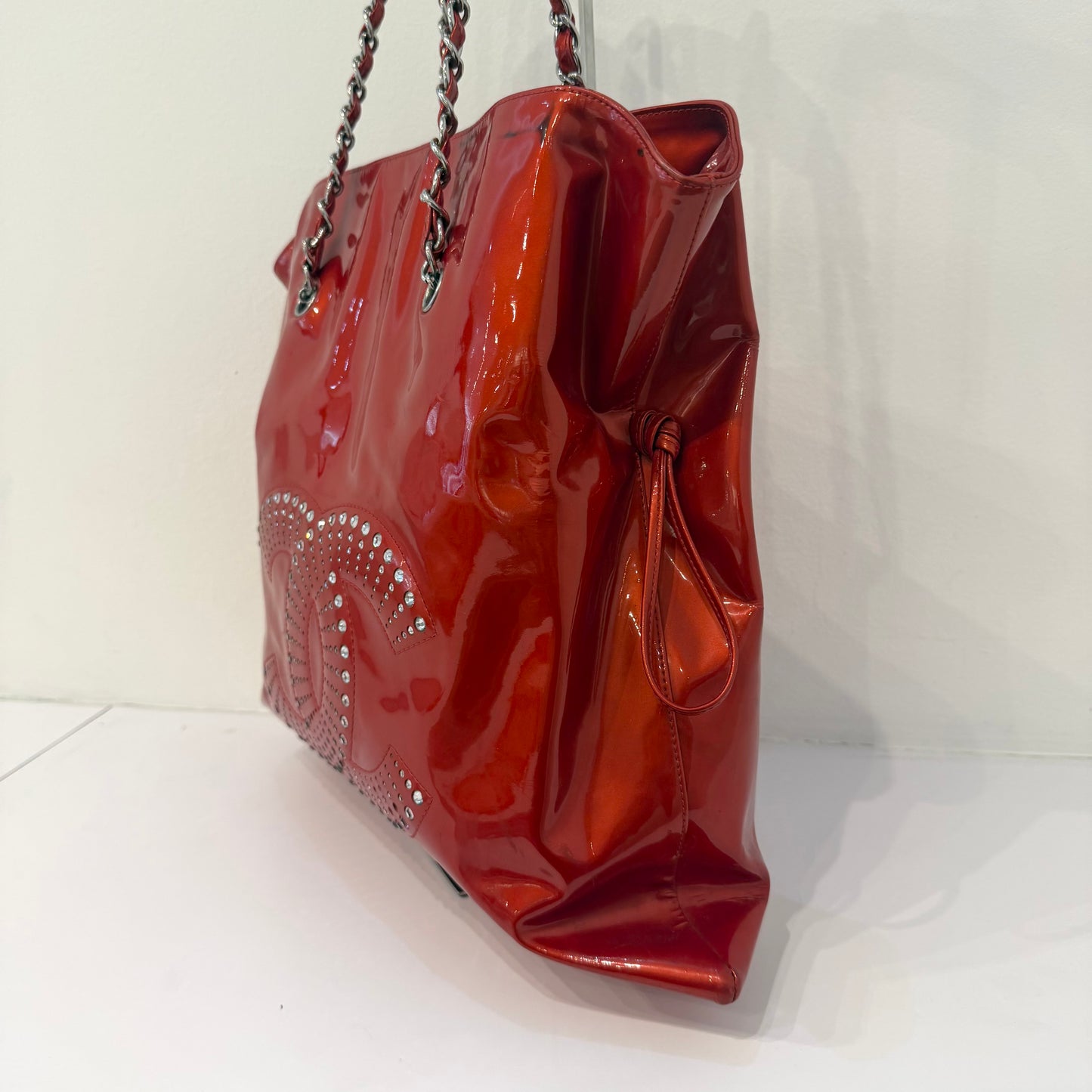 Chanel 2009 Red Patent Leather Strass Bon Logo Shoulder Bag