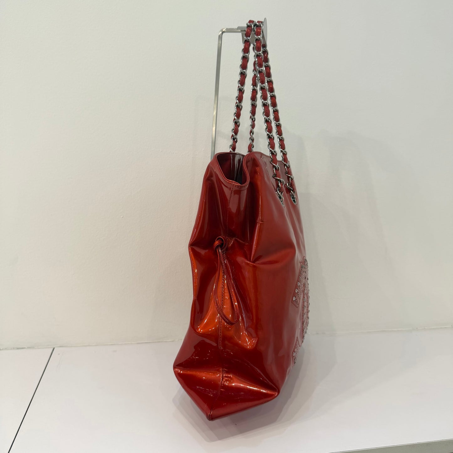 Chanel 2009 Red Patent Leather Strass Bon Logo Shoulder Bag